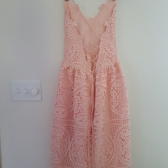 Pink lace lace-up dress - Picture 3 of 5